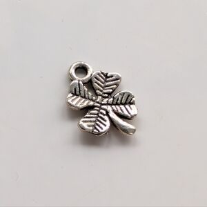 Vintage Silver Tone St Patrick's Day Lucky Shamrock Mini Pendant Bracelet Charm